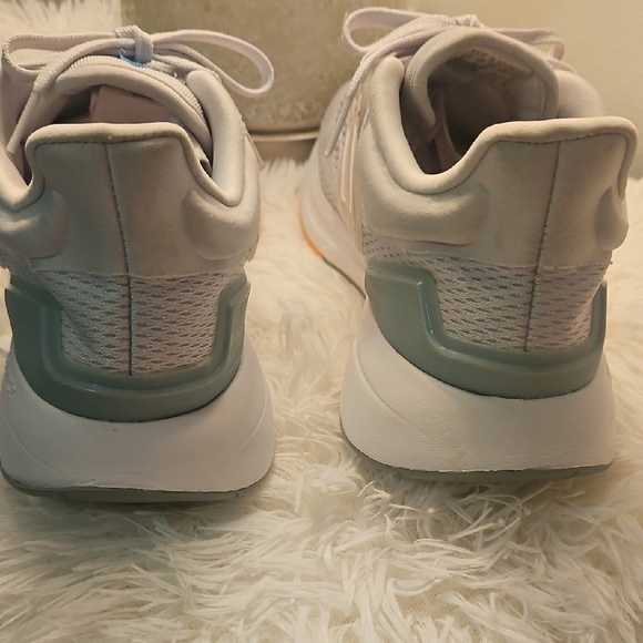 Adidas White and Gray Athletic Shoes with Cushioned Midsoles - Picture 4 of 8